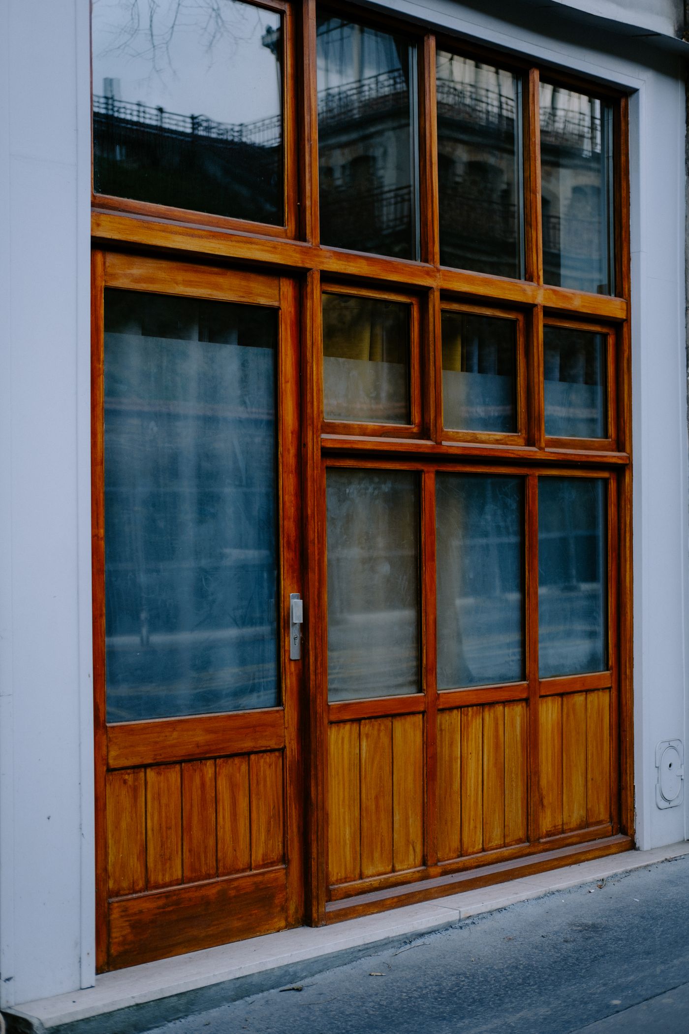 Fachada de loja com vidro inteiro